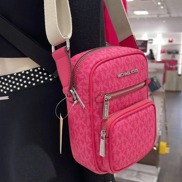 Michael Kors Jet Set Medium Signature Logo Crossbody Bag
COLOR DRAGONFRUT - Picture 15 of 16